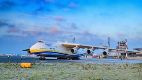 Zkáza největšího letadla světa: Ruské jednotky zničily ukrajinský sen, letoun Mrija.