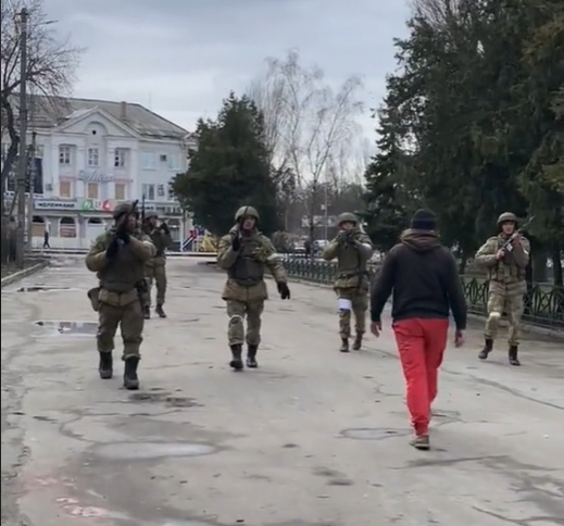 Demonstranti v Melitopolu se postavili Rusům.