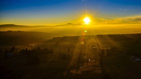 Inverzní charakter počasí území Česka převládá během celého října.