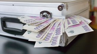 Kolik peněz máte na spořicím účtu? Tuhle částku by měl mít každý Čech Kolik peněz máte na spořicím účtu? Tuhle částku by měl mít každý Čech