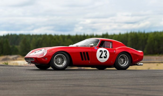 Dále si představené vozy můžete prohlédnout ve větších detailech. Ferrari 250 GTO z roku 1962 se prodalo v aukci domu RM Sotheby&#39;s v roce 2018 za neuvěřitelných 48,5 mil. dolarů (více jak jednu miliardu korun). Dosud jde o nejdražší vydražené auto.