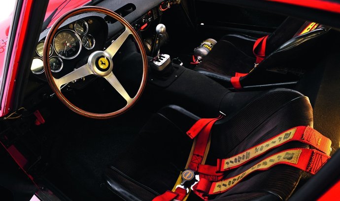 Toto Ferrari 250 GTO (1962-1963) vydražil aukční dům Bonhams v roce 2014 za 38 mil. dolarů (822 mil. Kč).