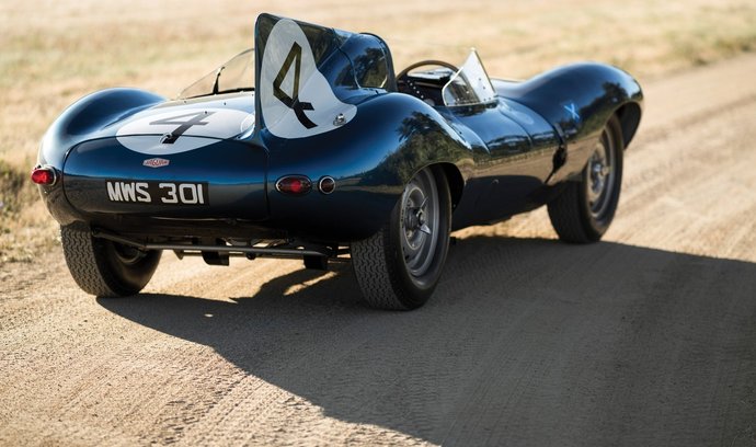 Jaguar D-Type vyhrál v 50. letech třikrát Le Mans. Není tak divu, že jeden z vítězných exemplářů se vydražil za 21,78 milionů dolarů (471 mil. Kč).