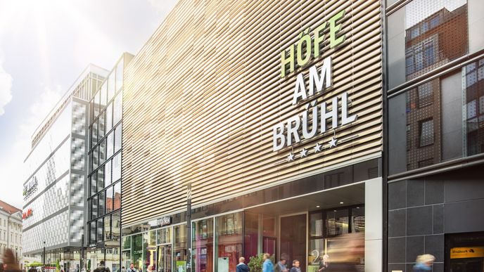 Obchodní centrum Höfe am Brühl v německém Lipsku, do kterého český realitní fond INVESTIKA vstupuje prostřednictvím společného podniku s nadnárodní skupinou Unibail-Rodamco-Westfield. Obchodní centrum Höfe am Brühl v německém Lipsku, do kterého český realitní fond INVESTIKA vstupuje prostřednictvím společného podniku s nadnárodní skupinou Unibail-Rodamco-Westfield.