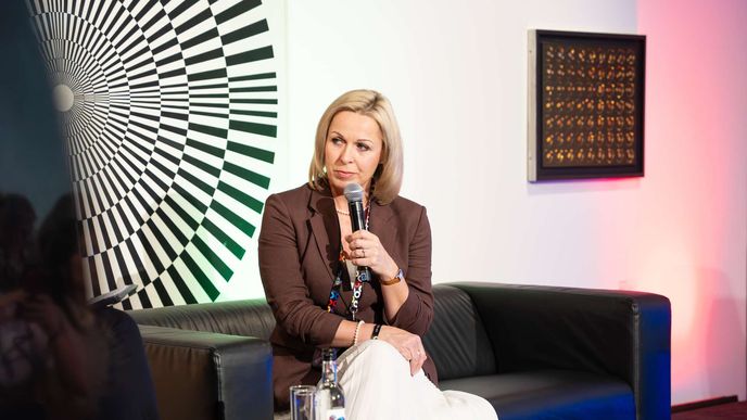 Eva Dvořáková z Investiky na konferenci Colors of Finance Eva Dvořáková z Investiky na konferenci Colors of Finance