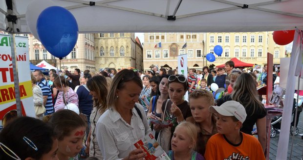 Akce CEWE FOTOKNIHY: Praha dětem, 30. 8. 2011 v Praze na Staroměstském náměstí: