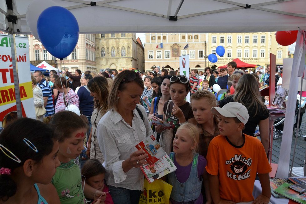 Akce CEWE FOTOKNIHY: Praha dětem, 30. 8. 2011 v Praze na Staroměstském náměstí: