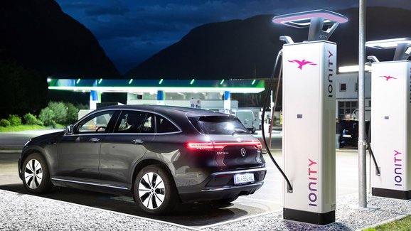 Německo chce urychlit konec příspěvků na pořízení elektromobilů a PHEV