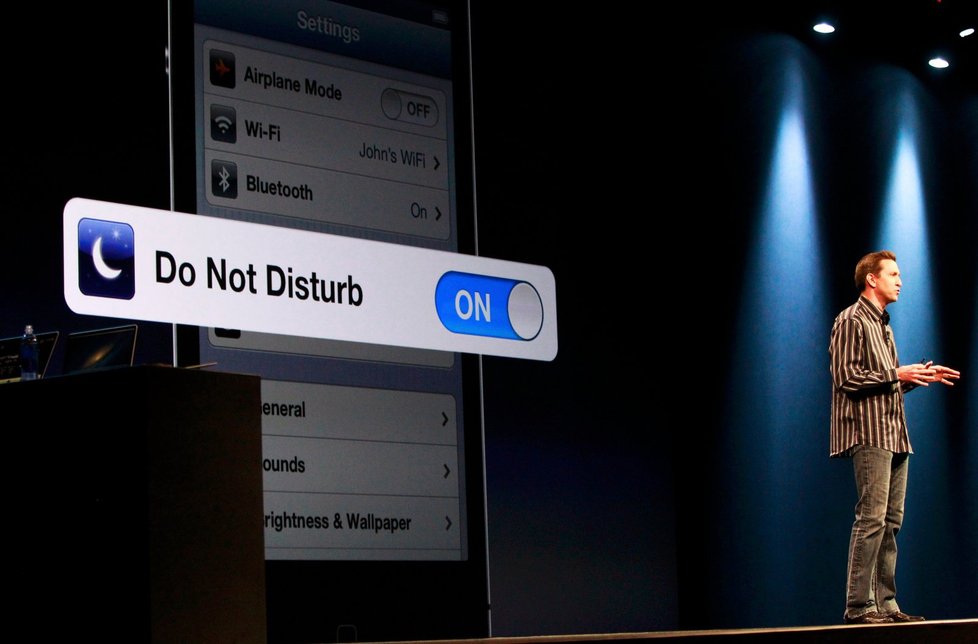 Díky iOS 6 váš iPhone odpoví volajícímu, že nemá rušit