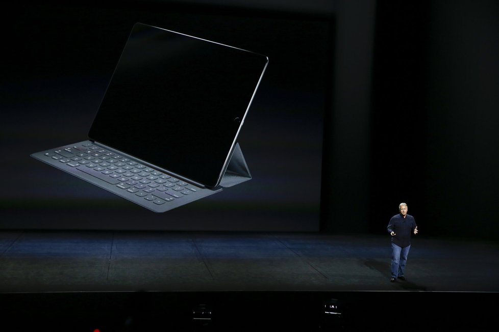 Nový iPad Pro má přídavnou fyzickou klávesnici.