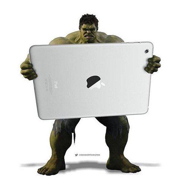 Lidé si na internetu utahují z velkých rozměrů nového iPadu Pro.