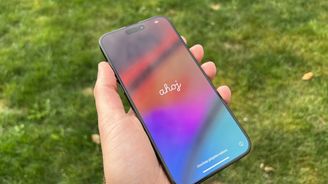 První dojmy z iPhonu 15 Pro Max: Překvapí nízkou váhou, udiví pětinásobným přiblížením