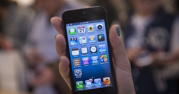 iPhone 5 je na celé řadě nedostatkové zboží, včetně Česka