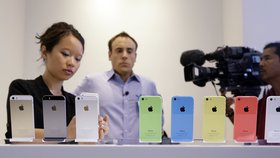 Výkonný iPhone 5S i iPhone 5C ve všech barevných provedeních
