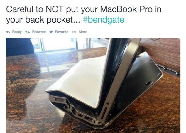 Dávejte si pozor, abyste nestrčili svůj MacBook Pro do zadní kapsy.