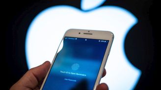 Apple chystá designovou novinku. Nové modely mobilů představí o den dříve