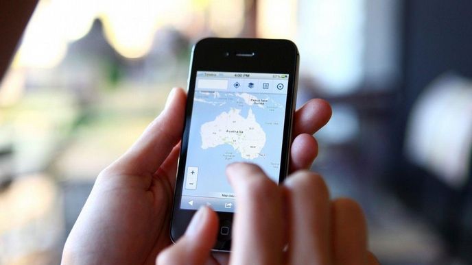 iPhone, mapa - ilustrační foto