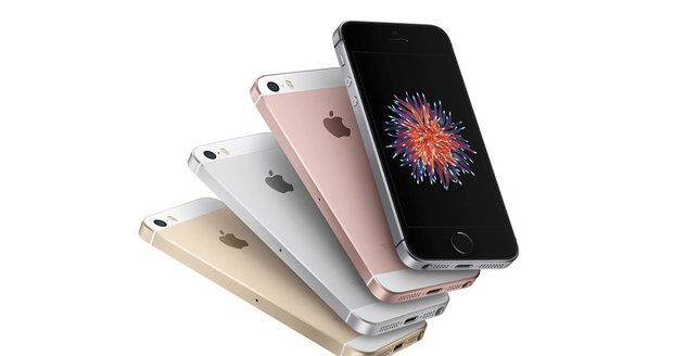 Apple naschvál snižuje výkon starších iPhonů. Prý kvůli baterii, ne obchodu