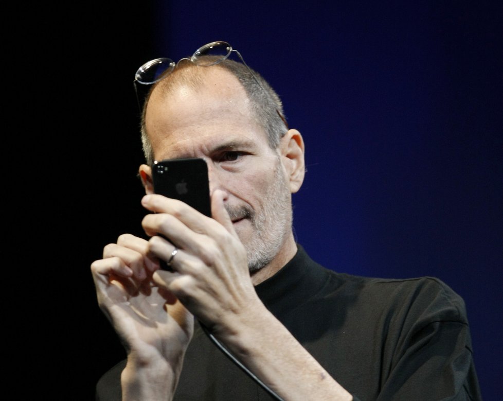 Steve Jobs představil nový iPhone