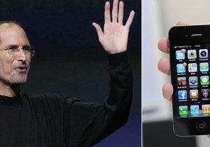 Steve Jobs představil před šesti lety prototyp první generace iPhonů.