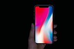 Pokud se z nového iPhone X stane velký hit, bude z toho profitovat nejen Apple, ale i Samsung. Jen ne Samsung vyrábějící konkurenční telefony Galaxy, ale Samsung jako skupina, která produkuje nejrůznější elektronické komponenty.