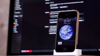 První iPhone se po patnácti letech existence vydražil za téměř 40 tisíc dolarů