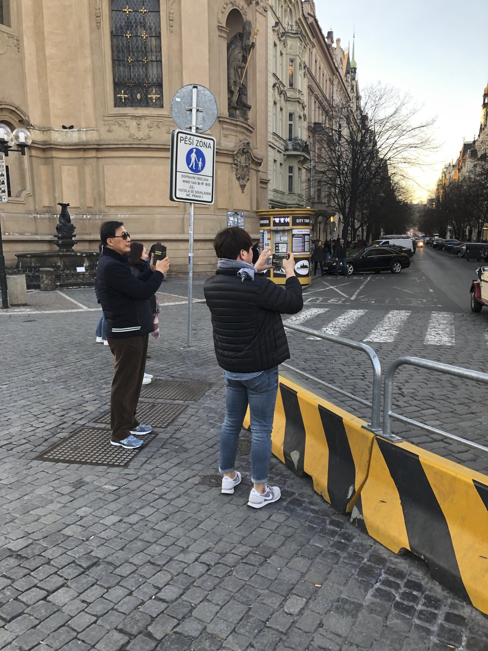 nejednomu turistovy zřejmě bude velkou část fotky zabírat žlutočerný nátěr