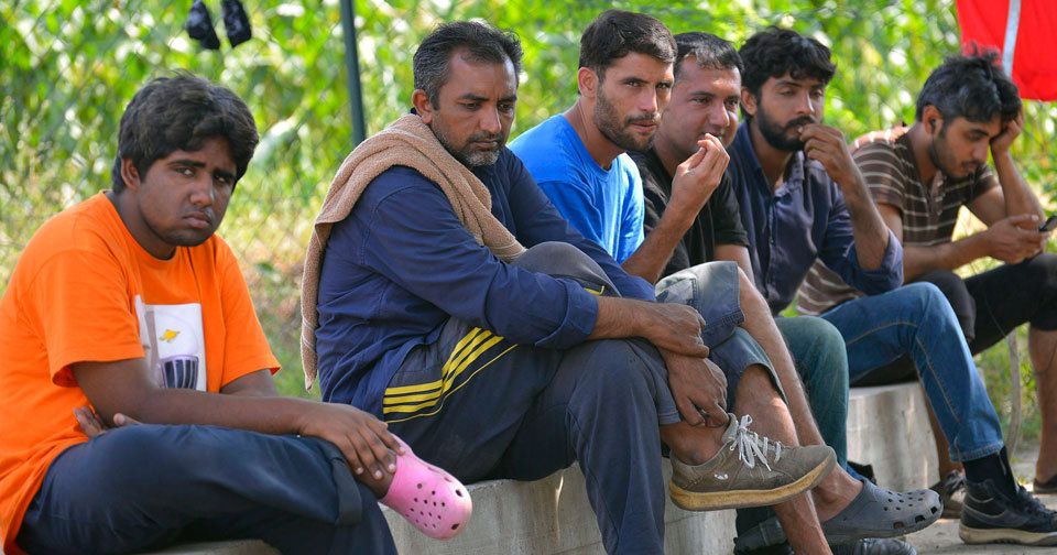 Nespokojení migranti se vrací do Iráku: „V Evropě si nás nevážili, ubytovali nás ve stanech,“ stěžují si.