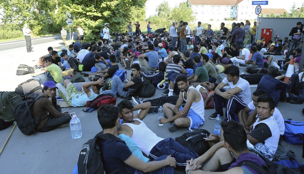 Nespokojení migranti se vrací do Iráku: „V Evropě si nás nevážili, ubytovali nás ve stanech,“ stěžují si.