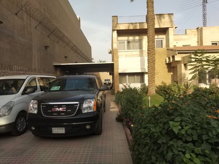 Česká ambasáda v Iráku je jako pevnost.