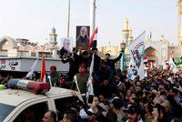 „Smrt Americe, smrt Izraeli“. Rozzuření Iráčané vyšli po Trumpově úderu do ulic