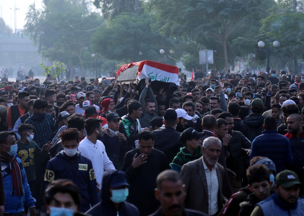Demonstrace v Iráku neustávají. Přibývá počet obětí i zraněných.