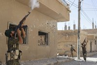 Děsivý útok Islámského státu: Džihádisté popravili 13 policistů na základně v Iráku