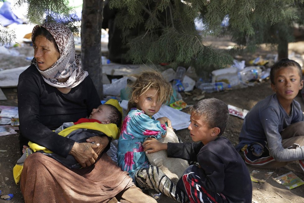 Jezídky a jezídské děti osvobozené ze zajetí ISIS