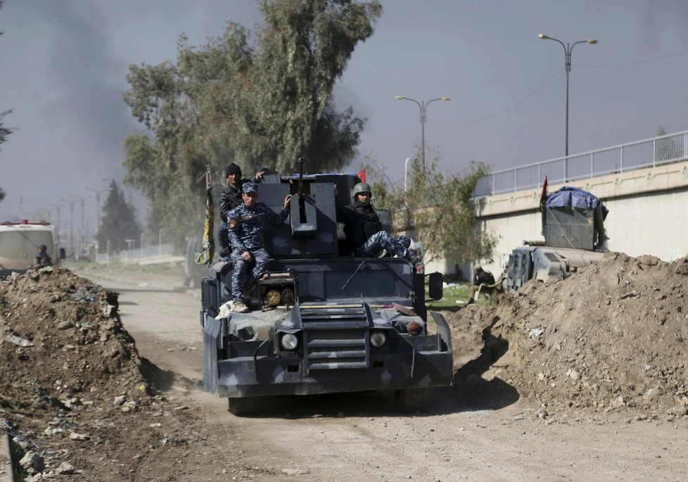 Irácké vládní síly dobyly v Mosulu komplex budov regionální vlády