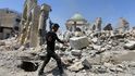 Irácká armáda postupně z rukou islamistů dobývá město Mosul, místní obyvatelé před boji prchají. Irácká armáda postupně z rukou islamistů dobývá město Mosul, místní obyvatelé před boji prchají.