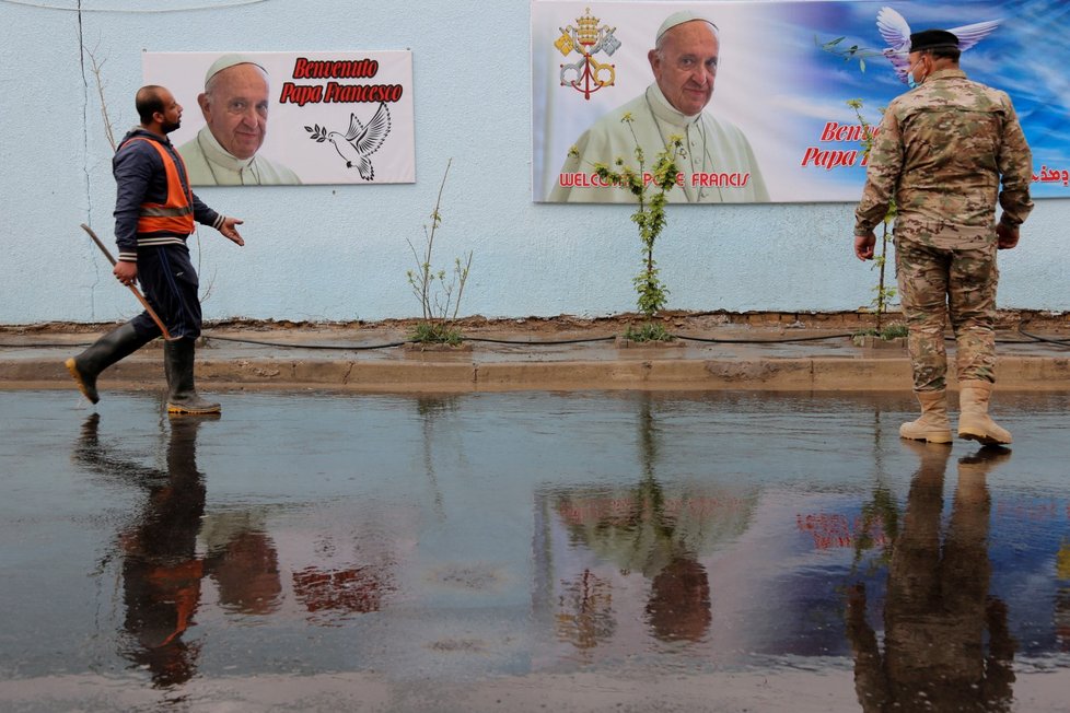 Přípravy na návštěvu papeže Františka v Iráku.
