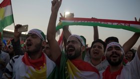Většina zahraničních leteckých společností se podřídila požadavku irácké vlády a pozastavila spojení s Irbílem a Sulajmáníjí v kurdské části země. 