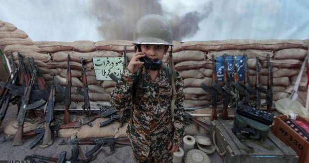 Město her v Íránu nabízí dětem jako zábavu minová pole a boj proti Západu