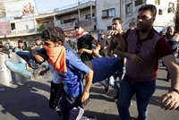 Demonstranti v Bagdádu vtrhli do vládní čtvrti. „Dobyli“ i kancelář premiéra