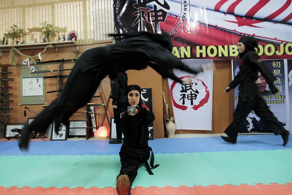 Íránky při tréninku bojových umění