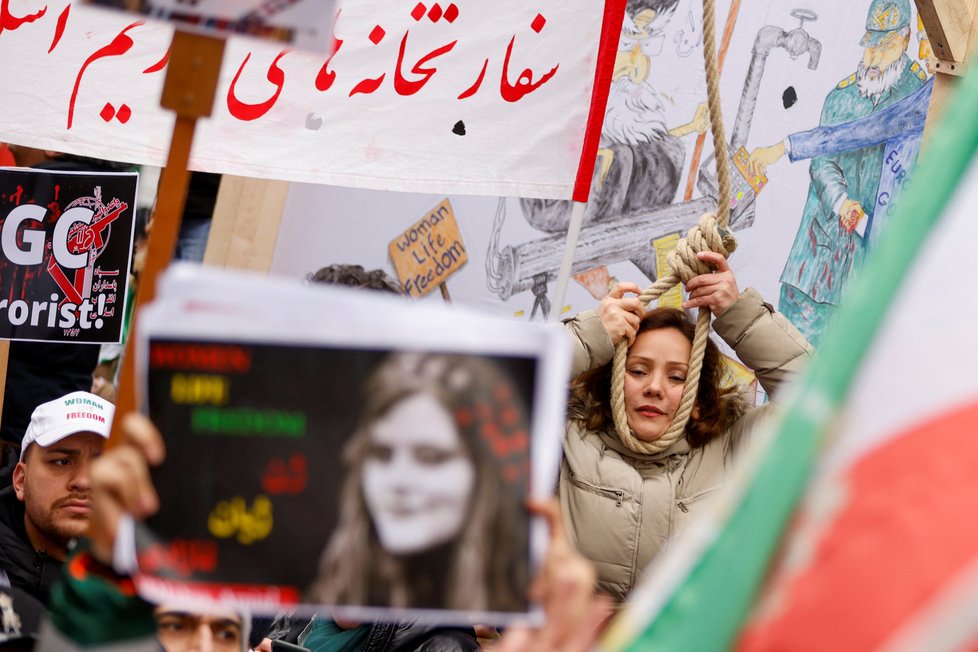 Protest na podporu íránských žen v Bruselu