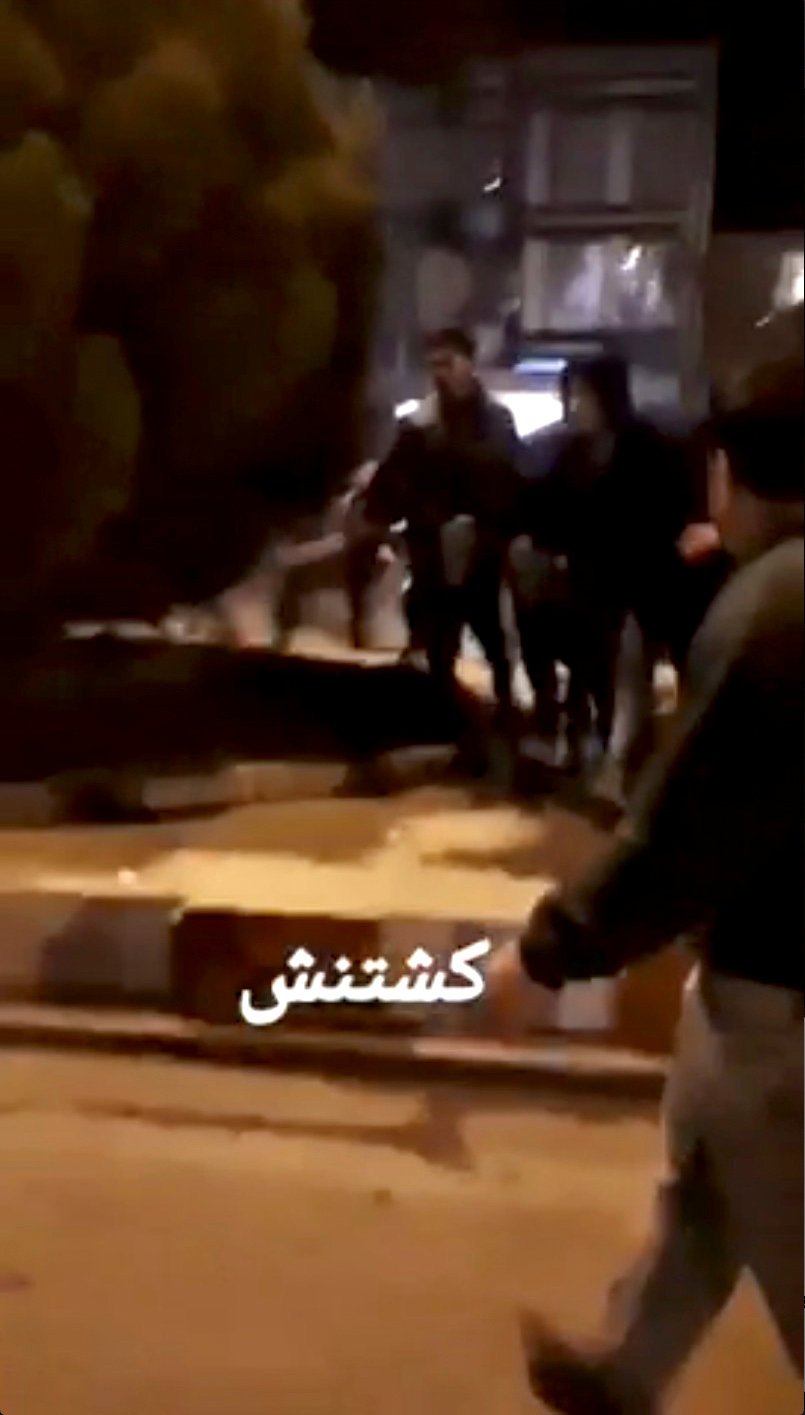 Pokračující protesty v Íránu si vyžádaly již deset obětí