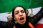 Protesty na podporu íránských žen
