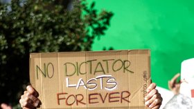 „Žádný diktátor nevydrží věčně."