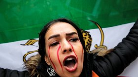 Protesty na podporu íránských žen