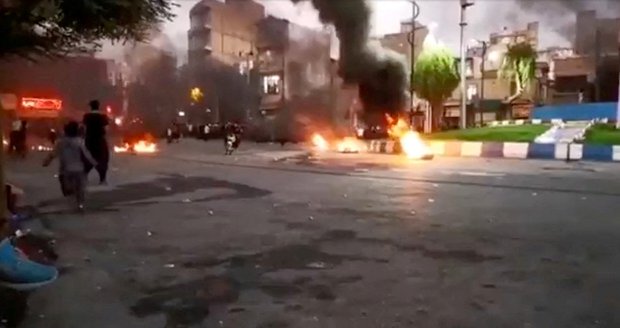 Teror v rozbouřeném Íránu: Na jihu země zemřelo 15 lidí. Útočili stoupenci ISIS?