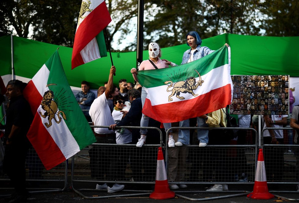 Protesty za lidská práva u íránských diplomatických úřadů v Londýně (9. 10. 2022)