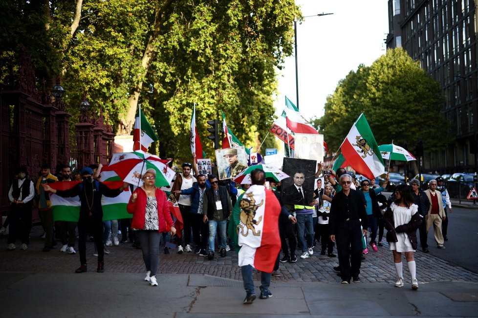 Protesty za lidská práva u íránských diplomatických úřadů v Londýně (9. 10. 2022)..