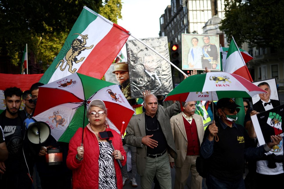 Protesty za lidská práva u íránských diplomatických úřadů v Londýně (9. 10. 2022)..